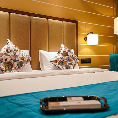 Hotel El Magnifico 수라트 외부 사진