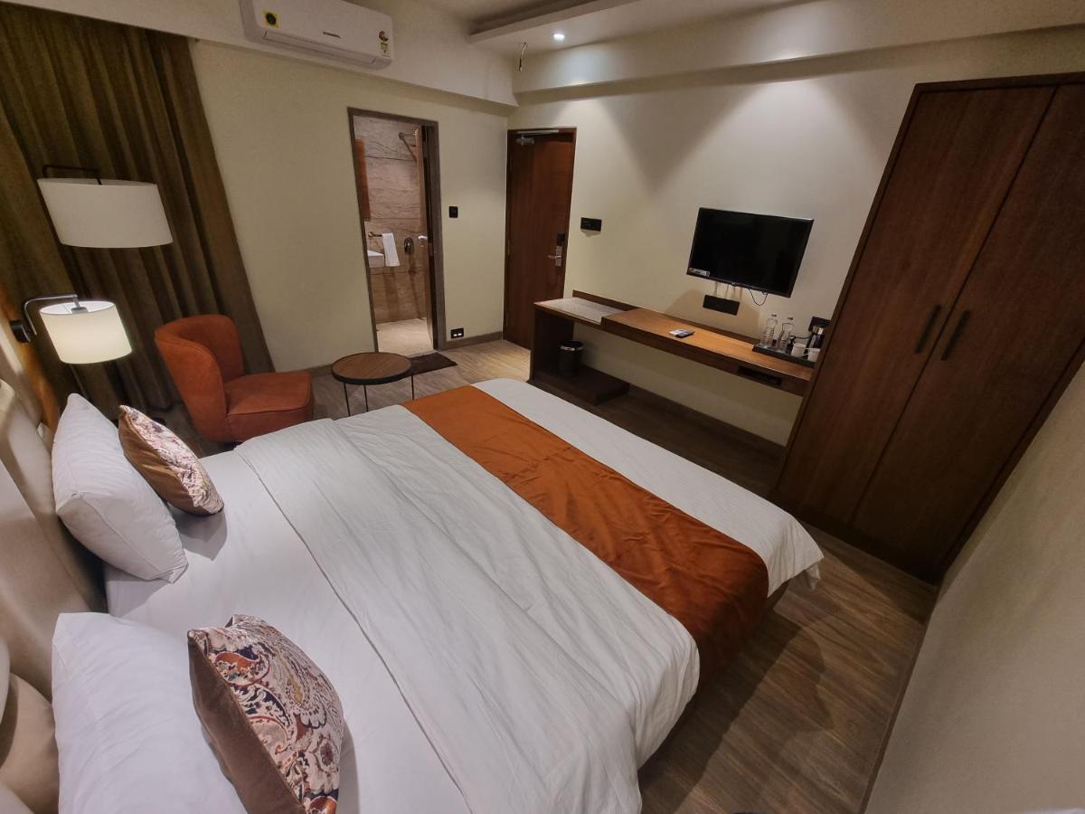 Hotel El Magnifico 수라트 외부 사진