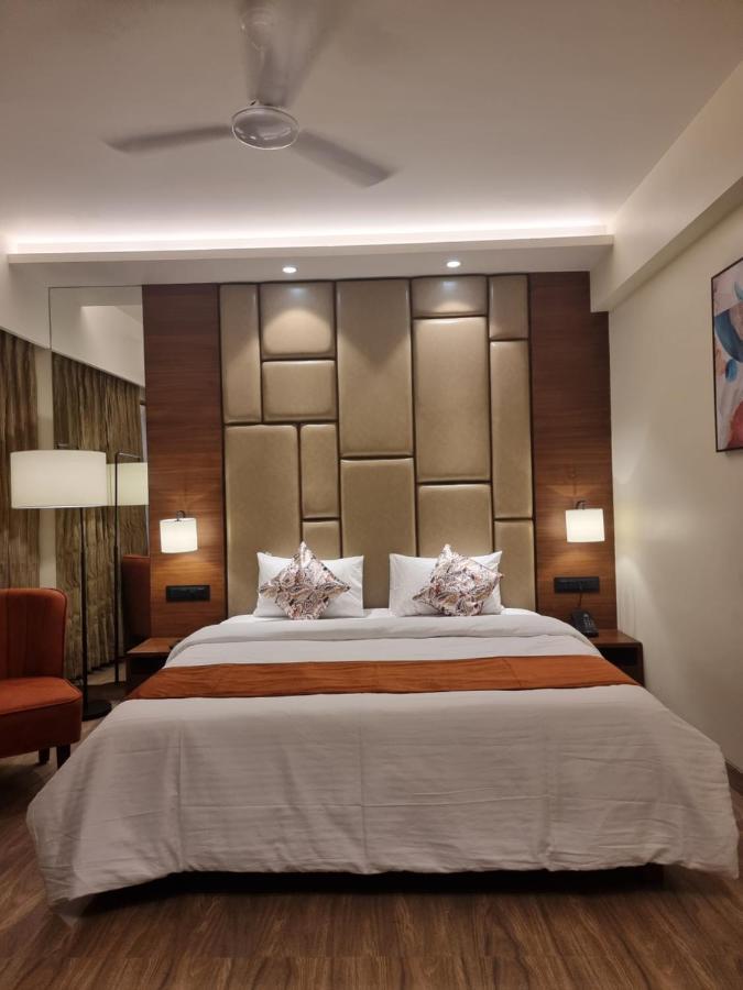 Hotel El Magnifico 수라트 외부 사진