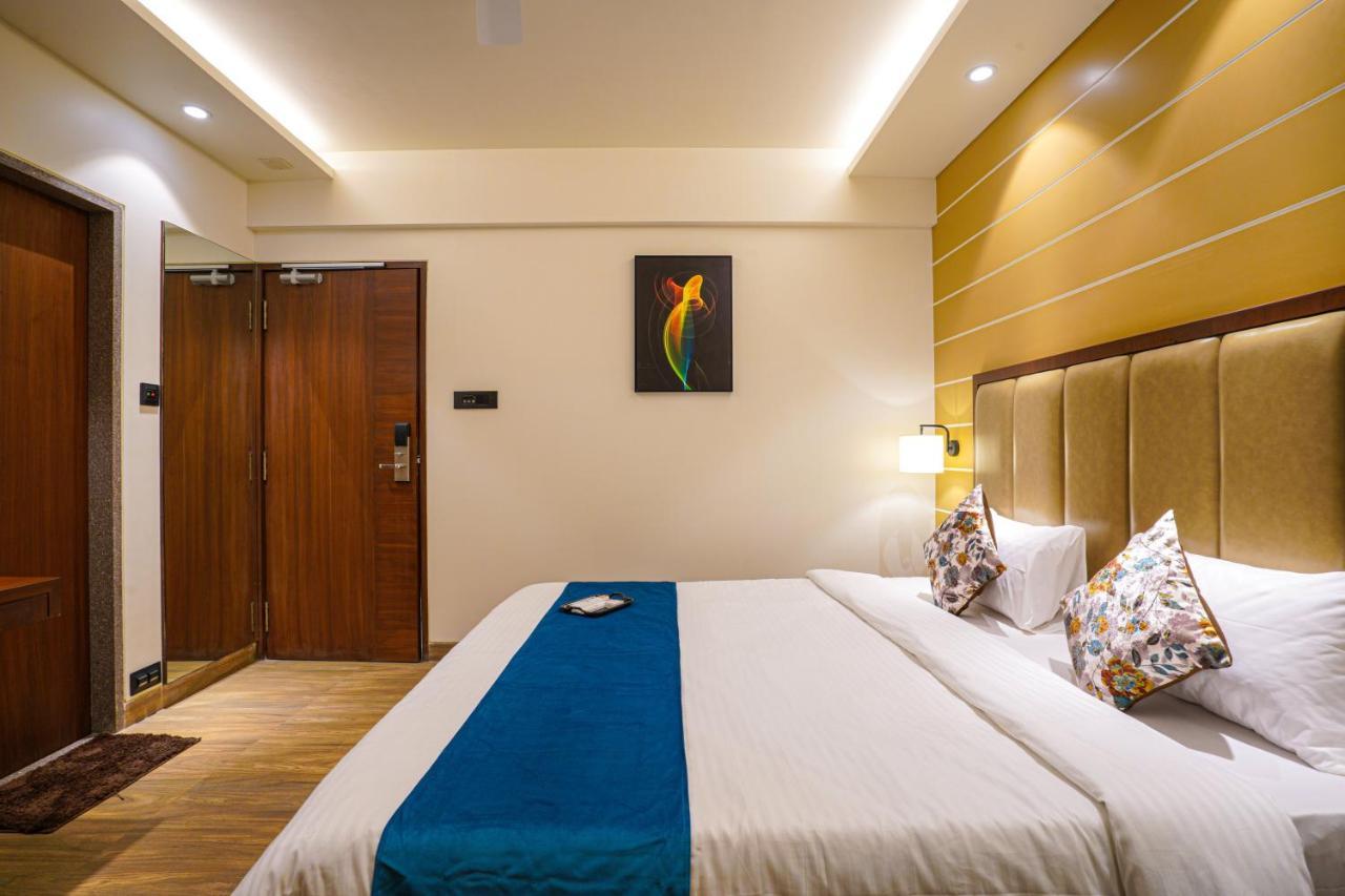 Hotel El Magnifico 수라트 외부 사진