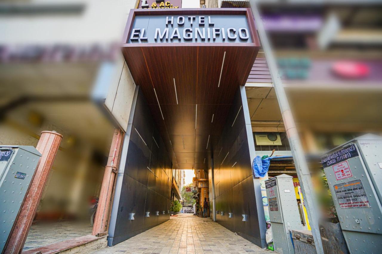 Hotel El Magnifico 수라트 외부 사진