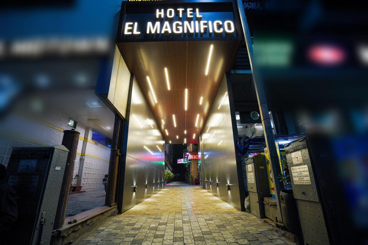 Hotel El Magnifico 수라트 외부 사진